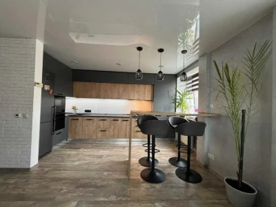 Продаж 3кімнатної квартири (перепланована в 2х+студія). Цент