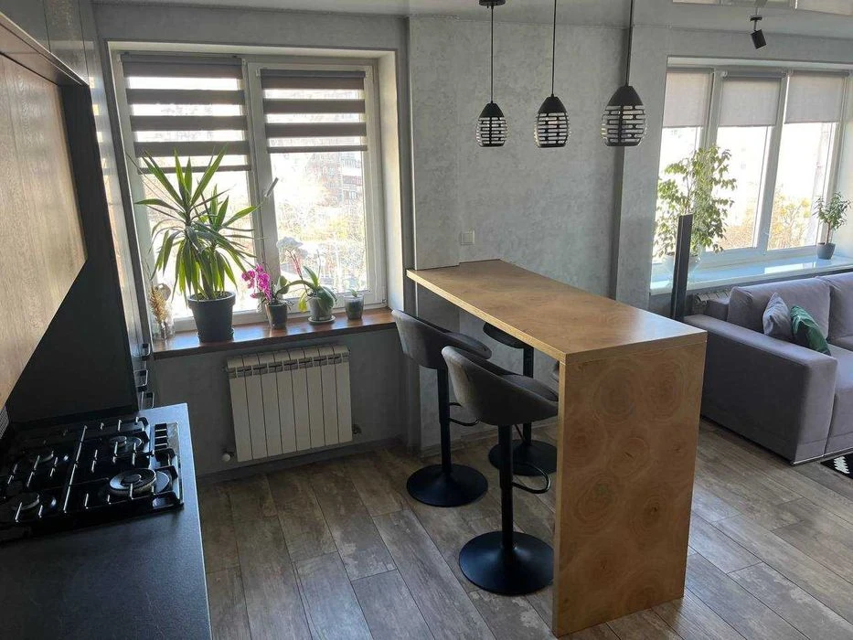 Продаж 3кімнатної квартири (перепланована в 2х+студія). Цент