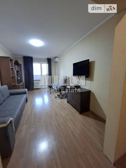 Продаж 3к квартири 95 кв. м на просп. Петра Григоренка 16 •