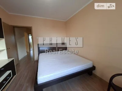 Продаж 3к квартири 95 кв. м на просп. Петра Григоренка 16 •