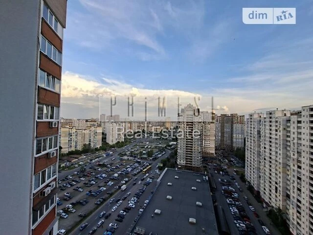 Продаж 3к квартири 95 кв. м на просп. Петра Григоренка 16 •