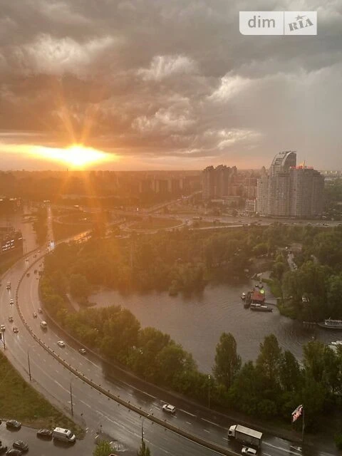 Продаж 2к квартири 65 кв. м на вул. Набережно-Рибальська дор