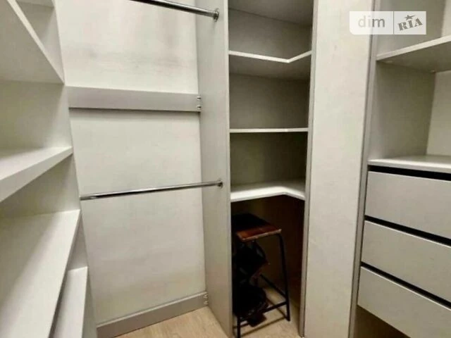 Продаж 1к квартири 39.2 кв. м на вул. Богдана Хмельницького