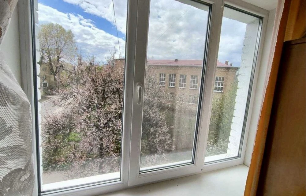 Продається квартира 2-к, 3/4, 44 м2,  вул Авіаконструкторськ