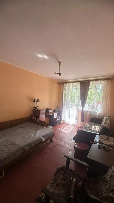 Selling a 1-room apartment in the S. Saltovka area.