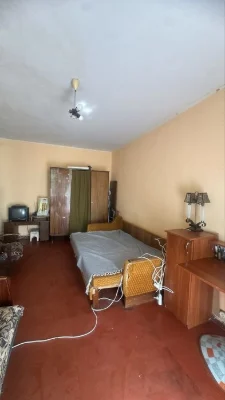 Selling a 1-room apartment in the S. Saltovka area.