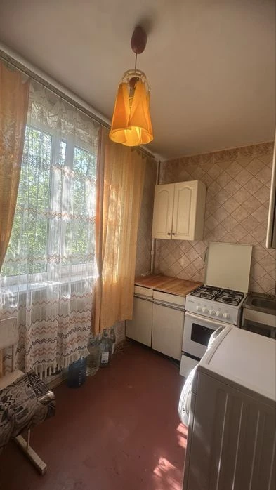Selling a 1-room apartment in the S. Saltovka area.