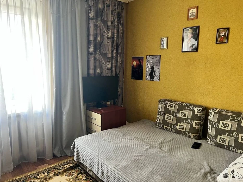 Продаж 3к квартири в цегляному будинку н/п з меблями та техн