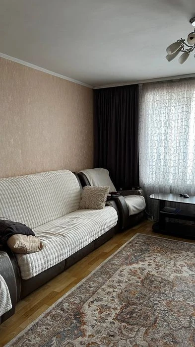 Продаж 3к квартири в цегляному будинку н/п з меблями та техн