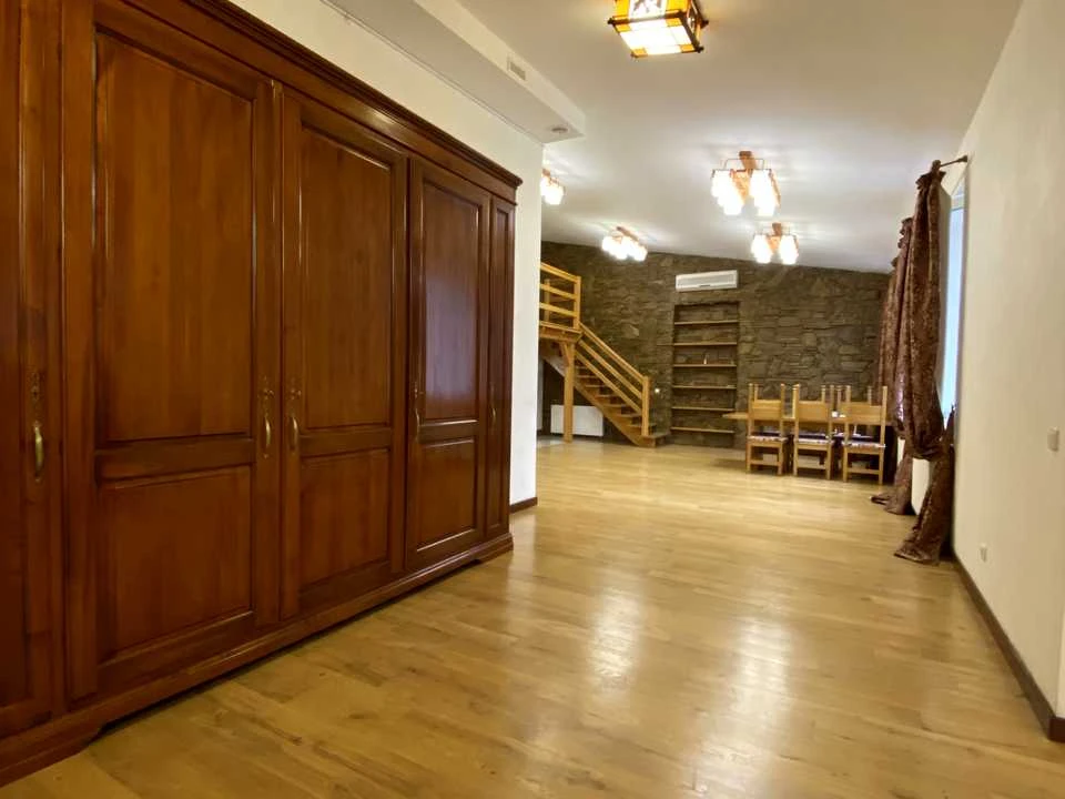 Квартира. Київ, Богдана Хмельницького вул.