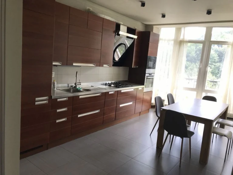 Продаж 3 кімн квартира 132 м² 6/7 ц вул.Кубанська 220000$
