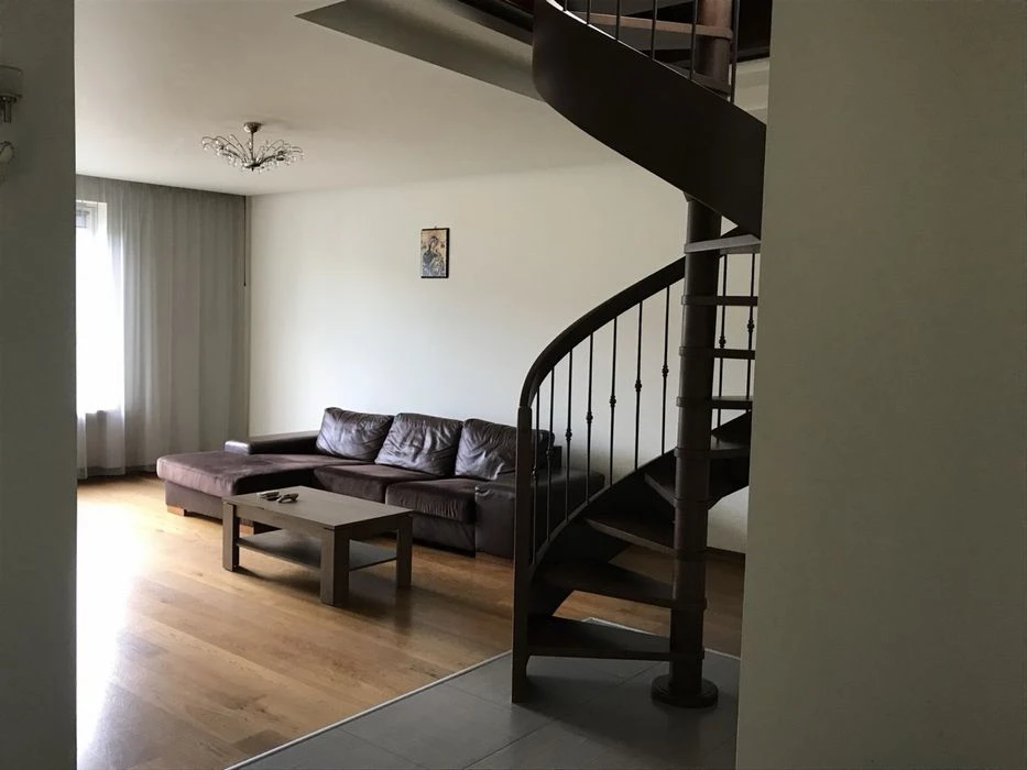 Продаж 3 кімн квартира 132 м² 6/7 ц вул.Кубанська 220000$