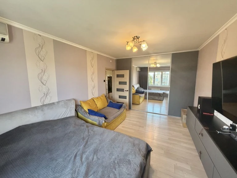 Без% Продам 1к 37м2 Київ вулиця Академіка Кіпріанова 6А метр