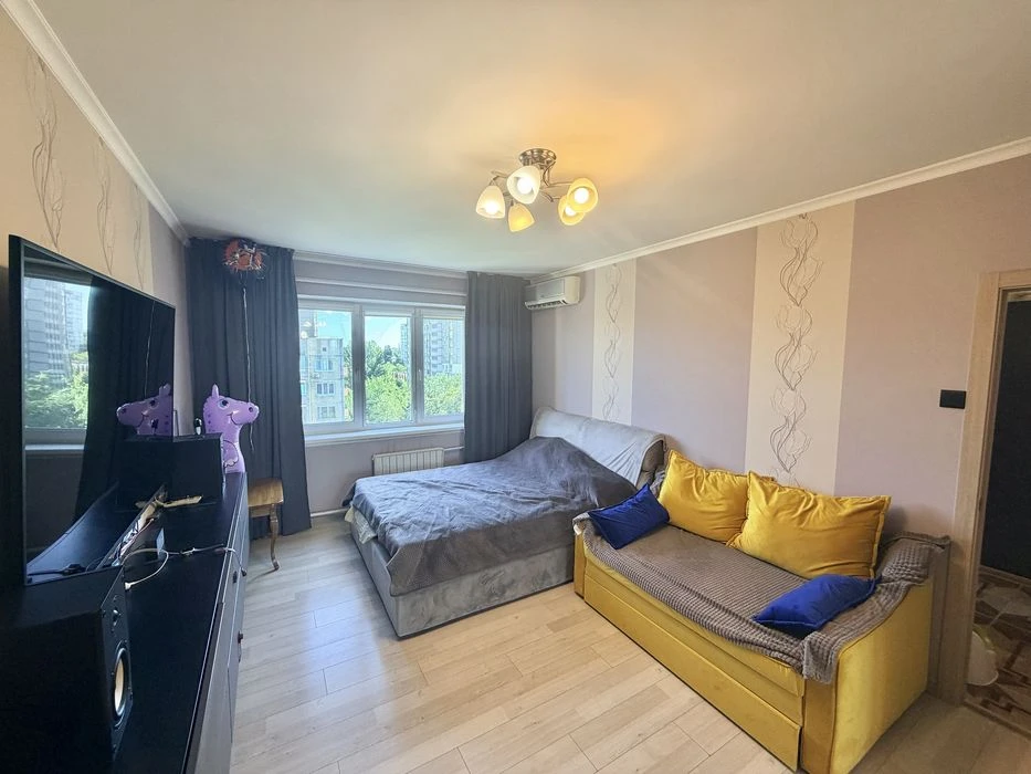 Без% Продам 1к 37м2 Київ вулиця Академіка Кіпріанова 6А метр