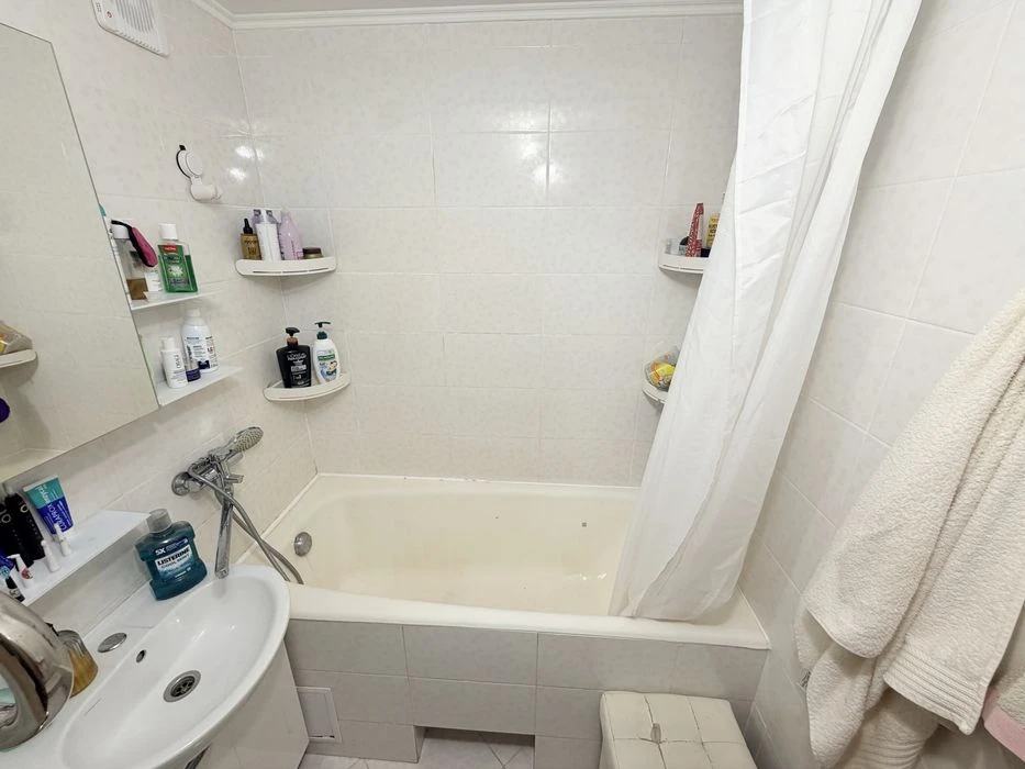 Без% Продам 1к 37м2 Київ вулиця Академіка Кіпріанова 6А метр