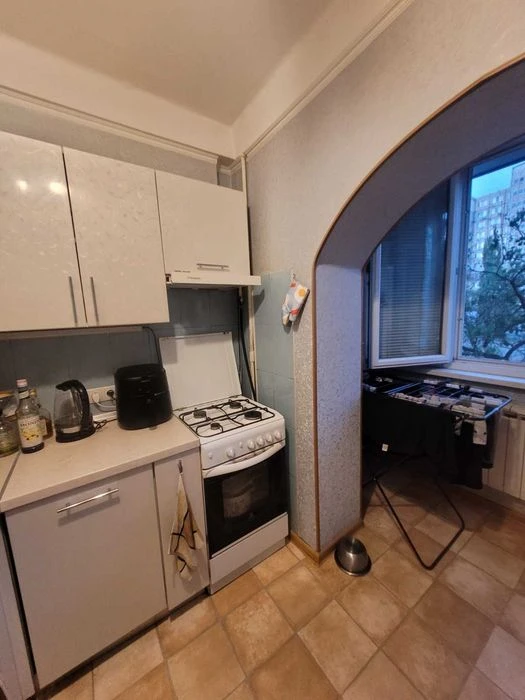 Продам 1к Оболонський р-н м Мінська вул Левка Лук'яненка вул