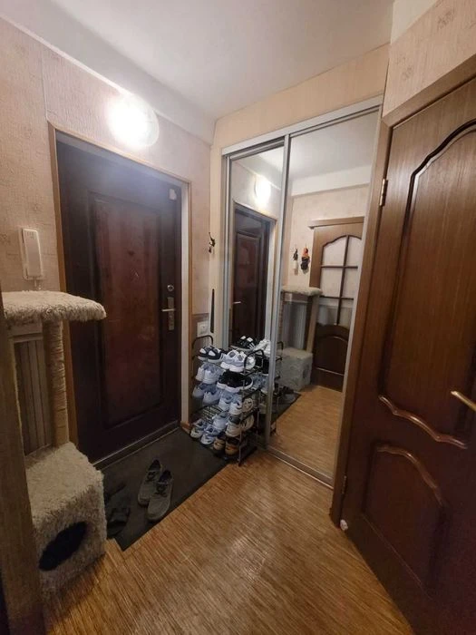 Продам 1к Оболонський р-н м Мінська вул Левка Лук'яненка вул