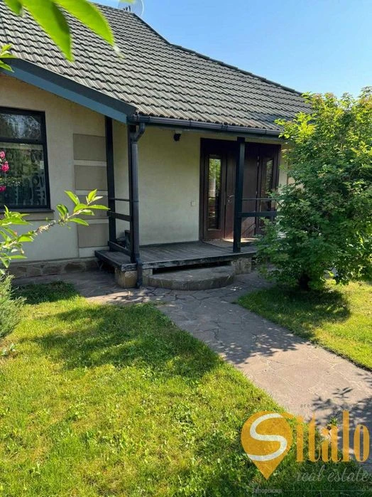 Продаж котеджу на правому березі