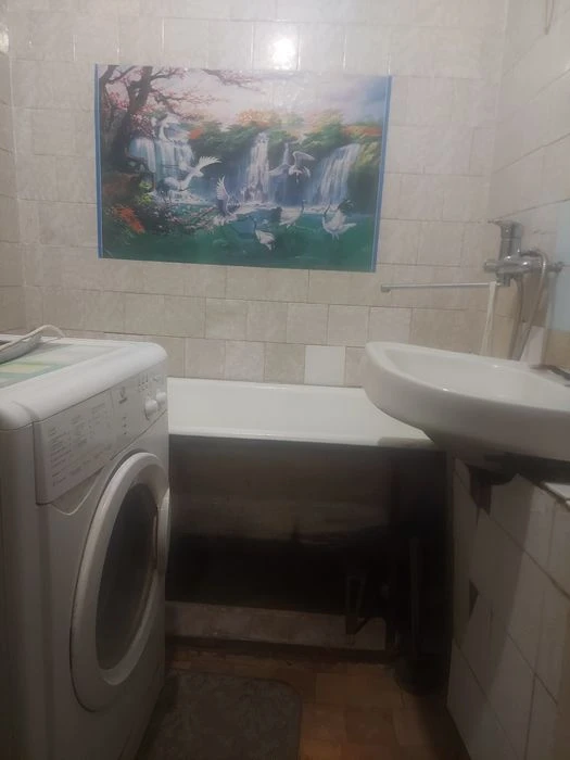 2 кімн.кв 10/14 цегл.Малий ринок 58м.кв 27000 у.о