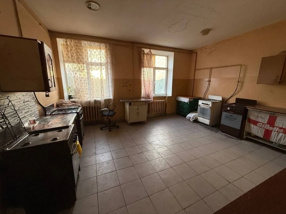 Продам двухкомнатную гостинку 31м2 ул.Библика 13 метро ХТЗ .