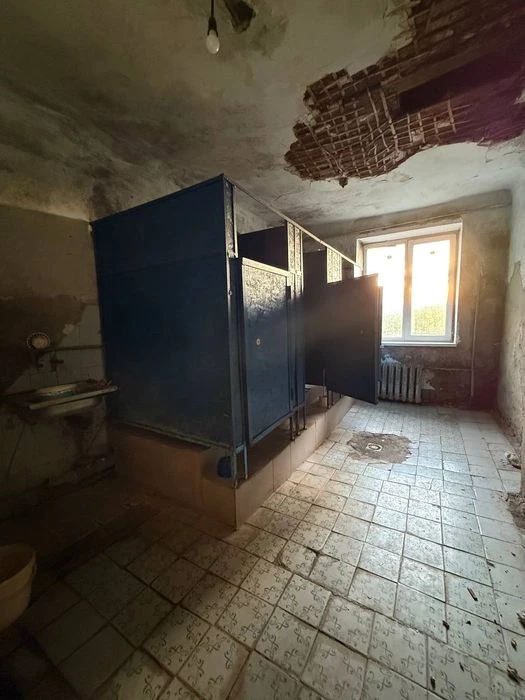 Продам двухкомнатную гостинку 31м2 ул.Библика 13 метро ХТЗ .