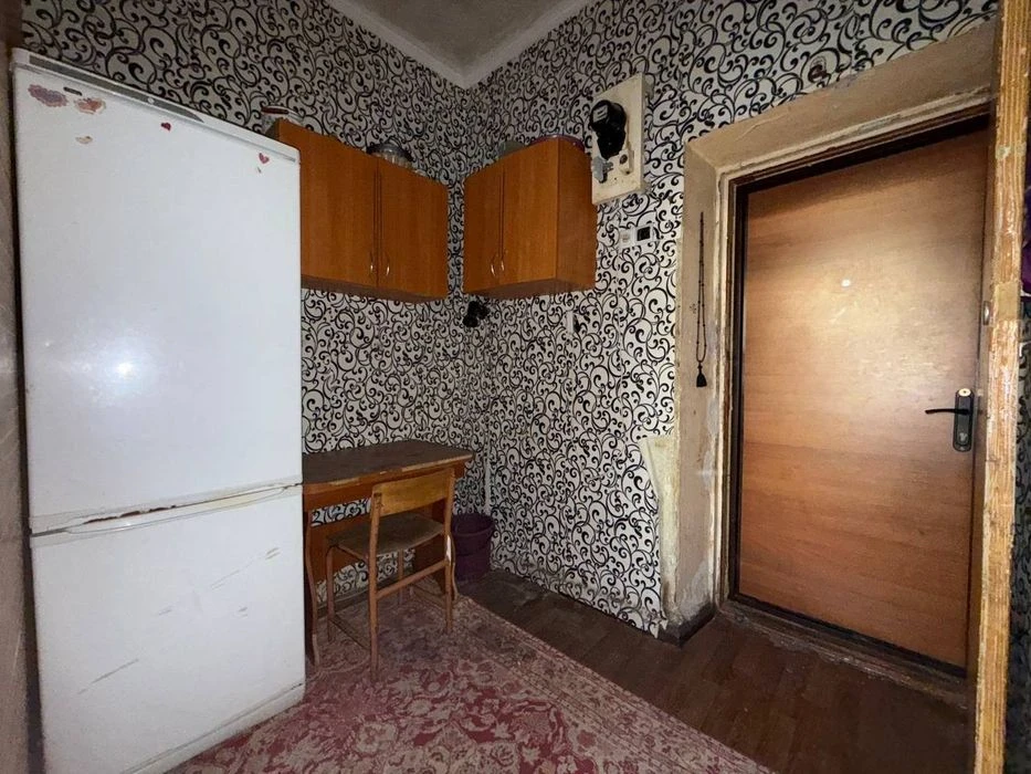 Продам двухкомнатную гостинку 31м2 ул.Библика 13 метро ХТЗ .