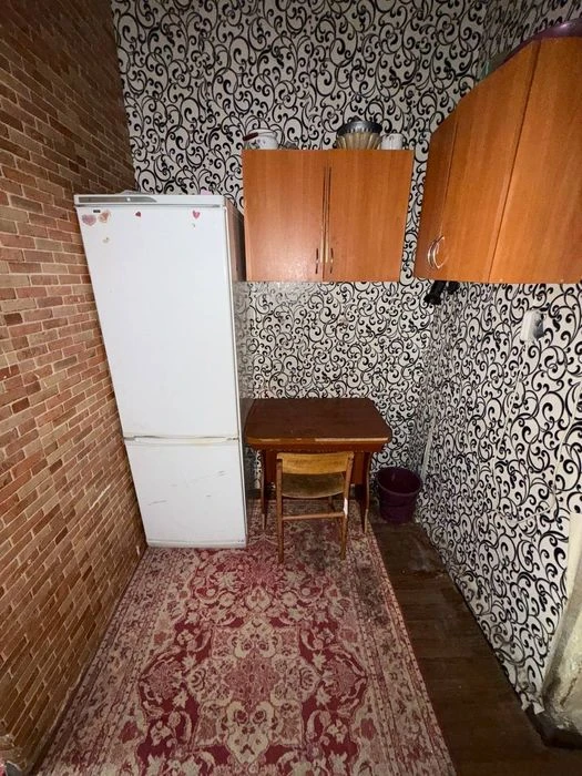 Продам двухкомнатную гостинку 31м2 ул.Библика 13 метро ХТЗ .