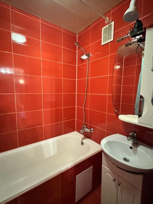 Продаж 2-кім., кв., з ремонтом, р-н Митниця, вул.Козацька