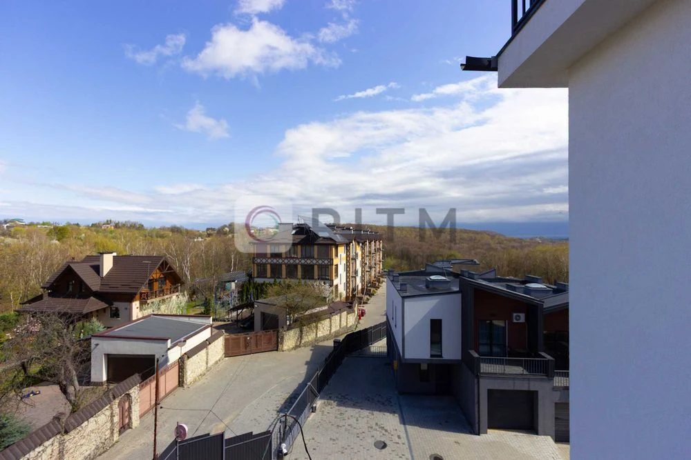 3-room apartment for sale in the clubhouse on Lysenyts Street