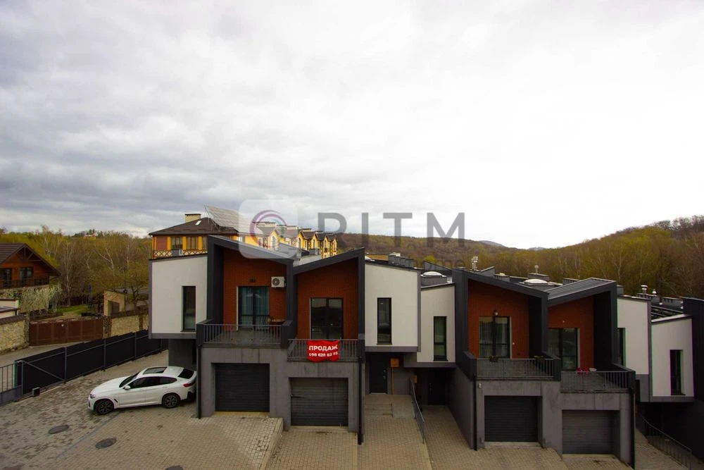 3-room apartment for sale in the clubhouse on Lysenyts Street