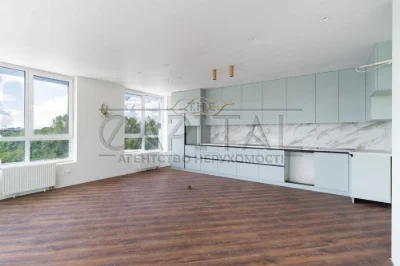 Продаж видової 2-кімнатної квартири 90 м² на 4 поверсі закри