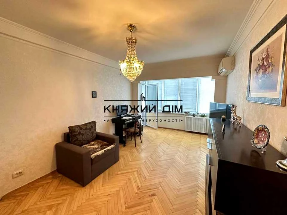 Квартира. Київ, Березняківська вул.