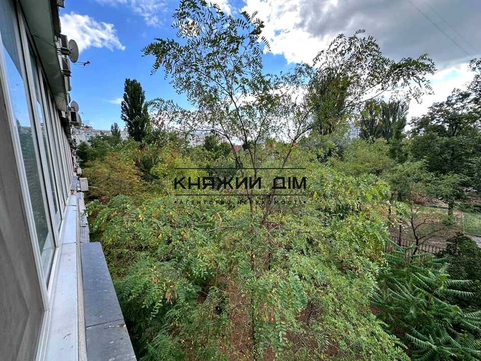 Квартира. Київ, Березняківська вул.
