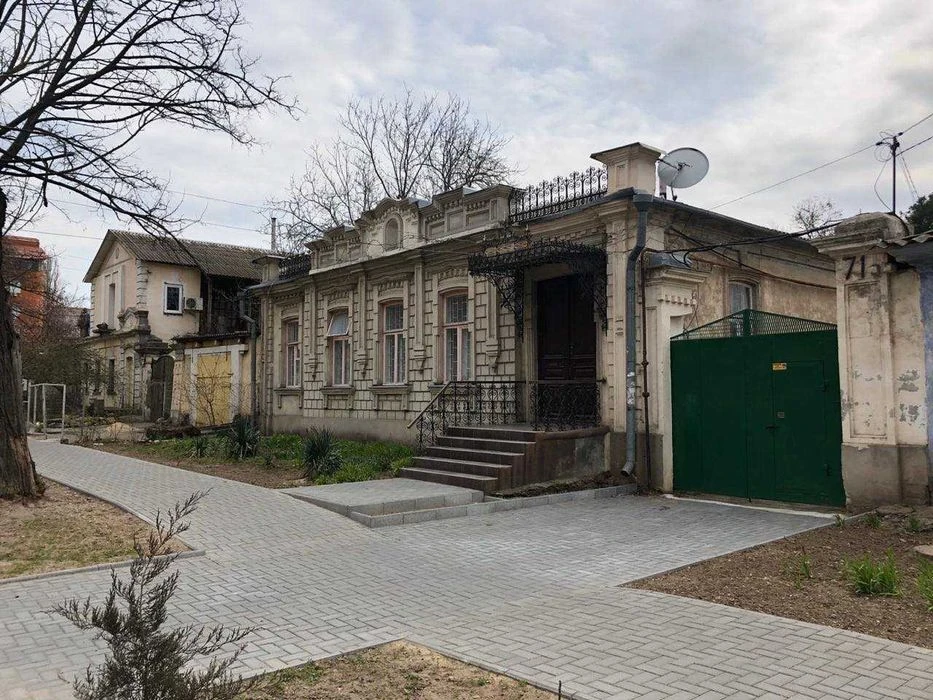 Продаю квартиру в Центре, 130м, удобно под бизнес.
