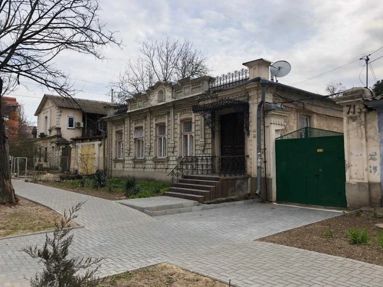 Продаю квартиру в Центре, 130м, удобно под бизнес.