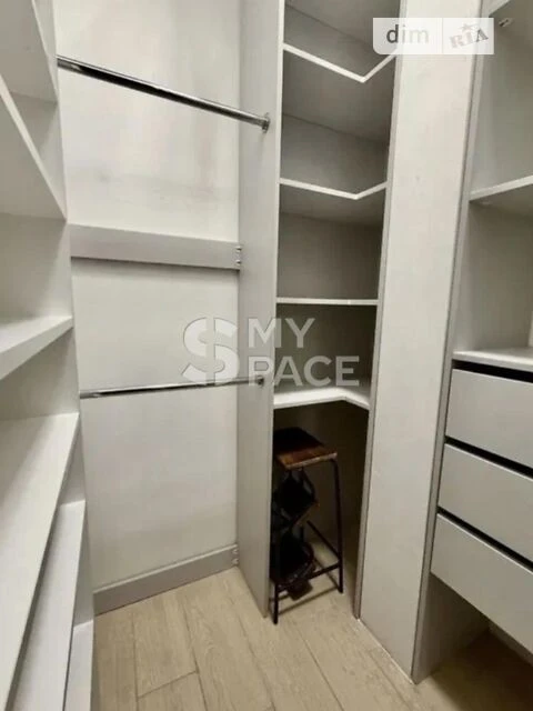 Продаж 1к квартири 39.2 кв. м на вул. Богдана Хмельницького