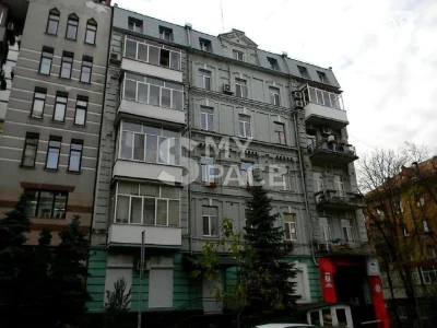 Продаж 1к квартири 39.2 кв. м на вул. Богдана Хмельницького