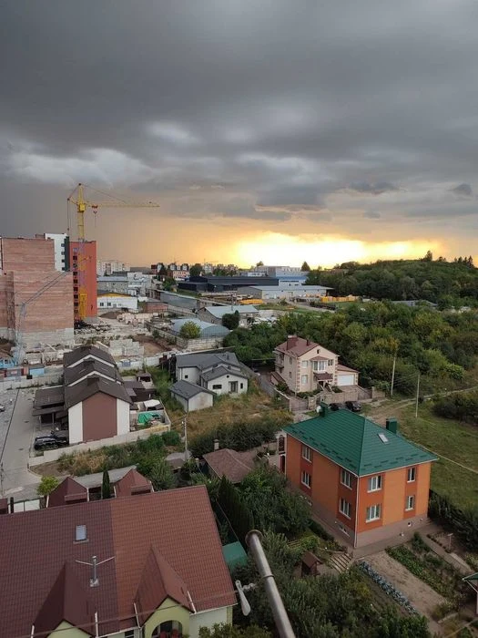 Квартира на продаж на Виставці.