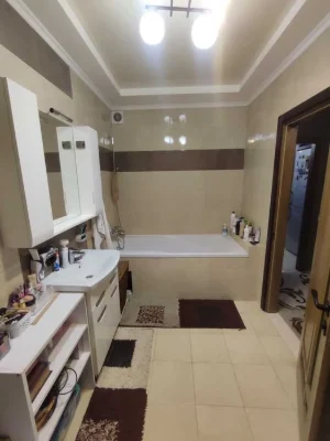 Квартира на продаж на Виставці.