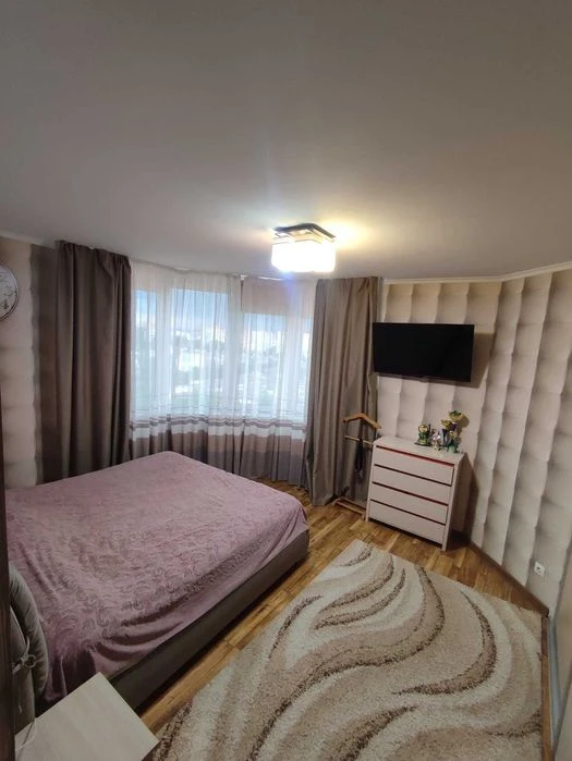 Квартира на продаж на Виставці.