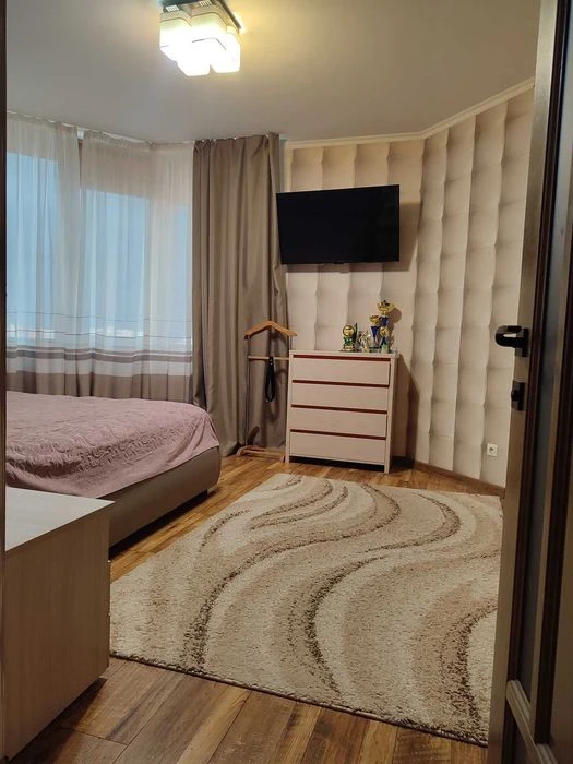 Квартира на продаж на Виставці.