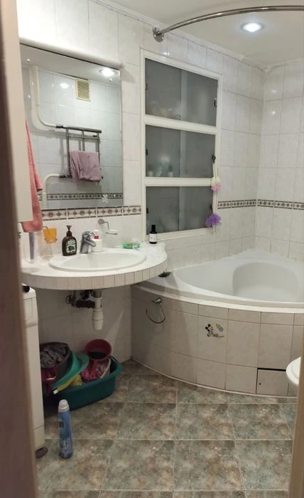 Продається квартира   3-к, 10/10 пов, 70 м2, вул  Борщагівсь