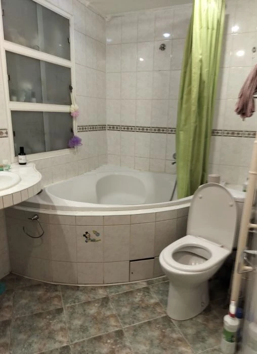 Продається квартира   3-к, 10/10 пов, 70 м2, вул  Борщагівсь