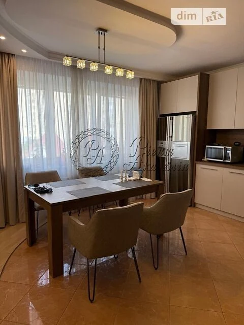 Продаж 3к квартири 150 кв. м на просп. Володимира Івасюка 24