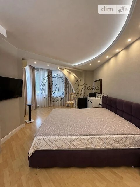 Продаж 3к квартири 150 кв. м на просп. Володимира Івасюка 24