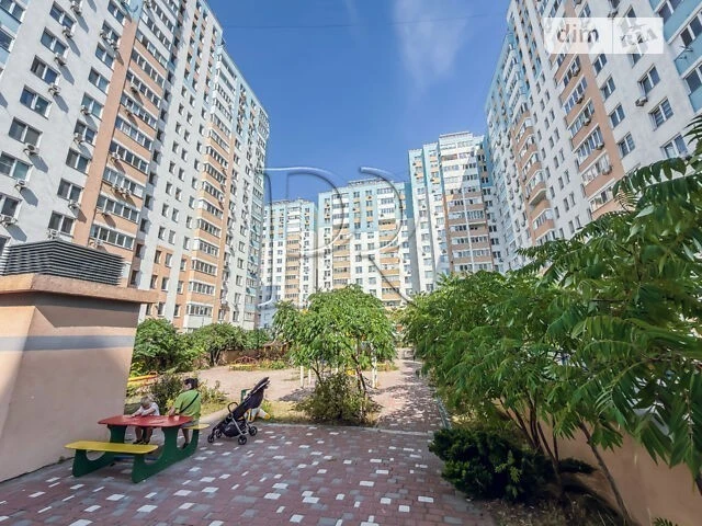 Продаж 2к квартири 68.9 кв. м на вул. Сергія Данченка 30 • I