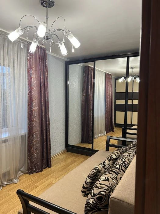 Продам 2 кімнатну квартиру 3/5 з А/О , ремонтом і меблями в