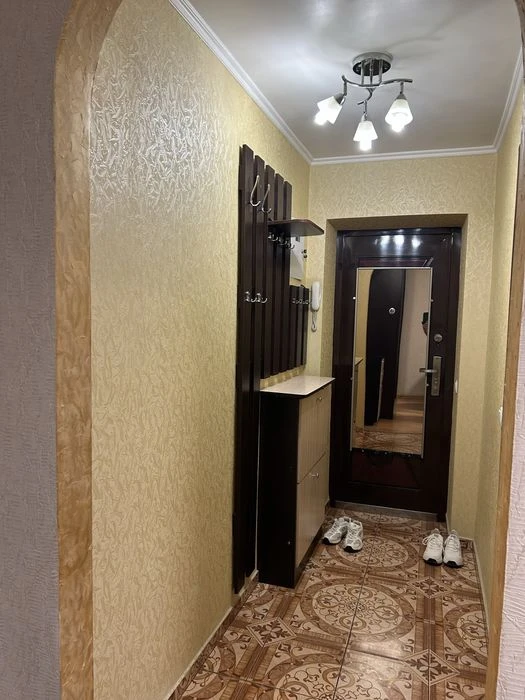 Продам 2 кімнатну квартиру 3/5 з А/О , ремонтом і меблями в