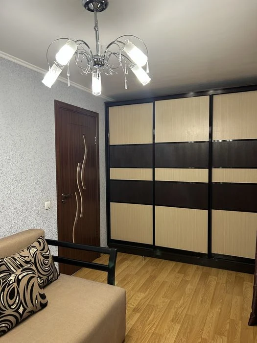 Продам 2 кімнатну квартиру 3/5 з А/О , ремонтом і меблями в