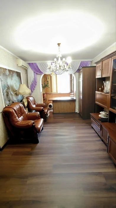 Продаж 3-х кім. кв.  р-н Площа Перемоги